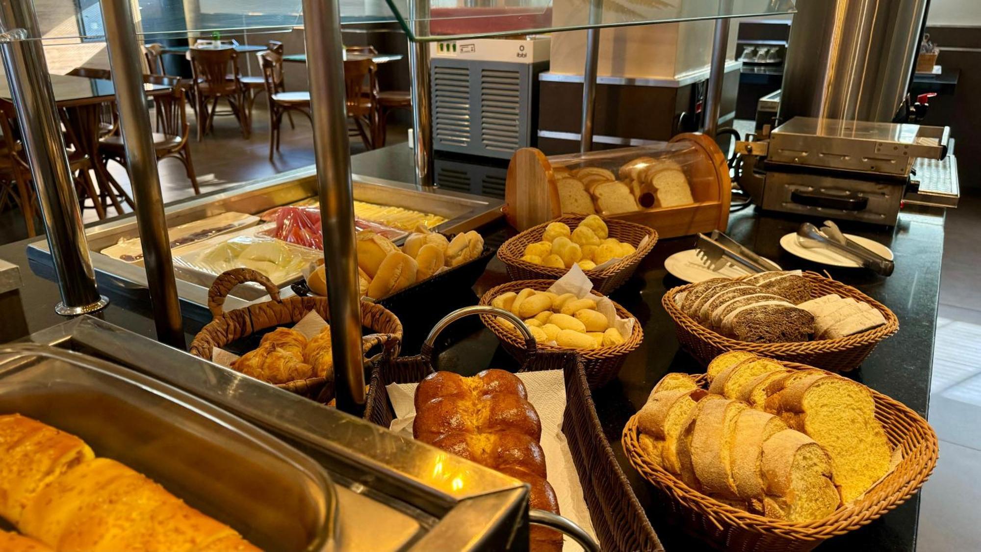 פוז דו איגואסו Hotel Portinari Ponte Da Amizade מראה חיצוני תמונה